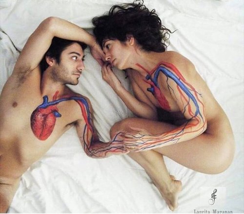 So much love for this beautiful piece by @lauritamazapan ❤️❤️❤️ #lauritamazapan #bodyart #bodypaint 
