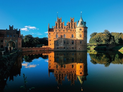 legendary-scholar:  Egeskov Castle, Denmark.