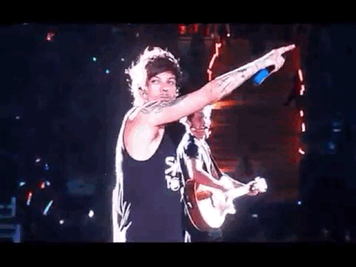 stylinnuendo:1dlarryluv:Ready to Run,  4.1.15@2:18 GO WATCH THIS RN