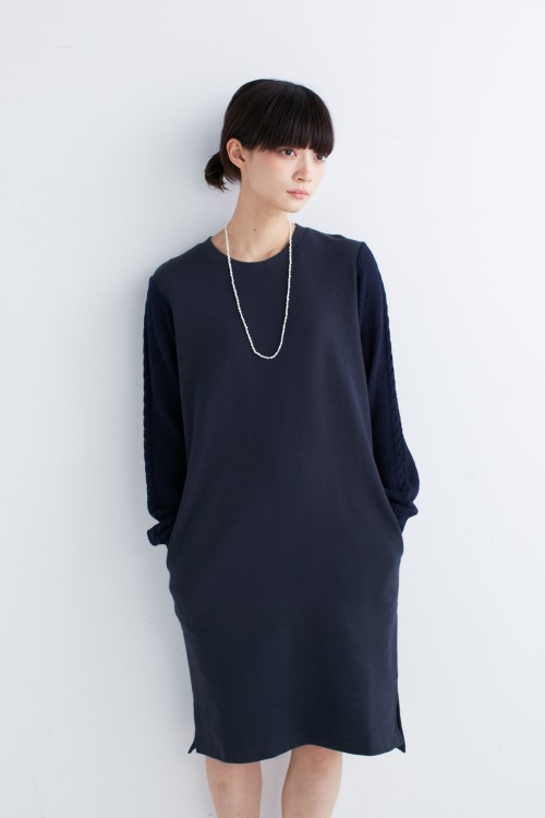 (nusy ケーブルニット袖のスウェットワンピース＜ネイビー＞ | ファッション通販のhaco!から) 田中真琴