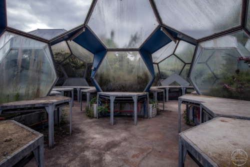 urbanrelicsphotography:MISSION TO MARSThese special “dome greenhouses” are located in a far corner o