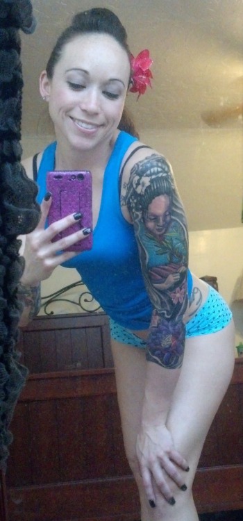 Porn Pics tattooedmafia:  http://kellyjcox.tumblr.com