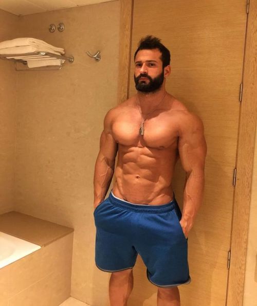 muscular guys, bodybuilders and my states of soul.