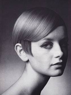 sweetjanespopboutique:  Twiggy-photograph by Barry Lategan, February 1966. Image scanned by Sweet Jane. 