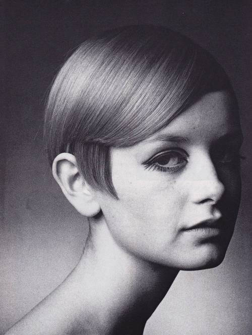 sweetjanespopboutique:  Twiggy-photograph by Barry Lategan, February 1966. Image scanned by Sweet Jane. 