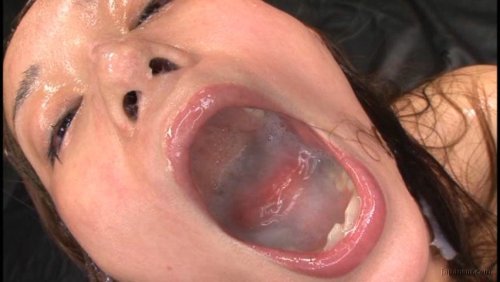 mouthcream:  Mika Osawa takes some sperm. @ MouthCream Archive Asian      Mouthful   