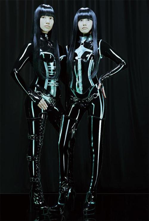 salula:  FetishFashionTokyo カウントダウン：発売まであと9日。9 days until release the photo collection! Featuring @FEMM____ 。   