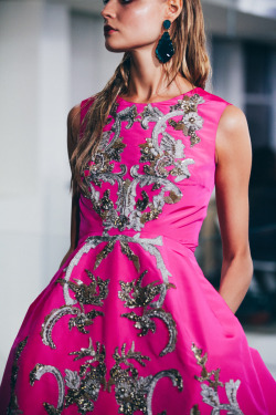 holasweetserenity:     Details on the runway at Oscar de la Renta F/W 13. Photo by David Urbanke.  