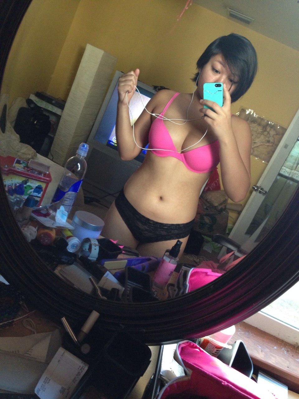 mymarinemindpart2:  deaglebrandmina:  Learning to love my body again is a great thing.