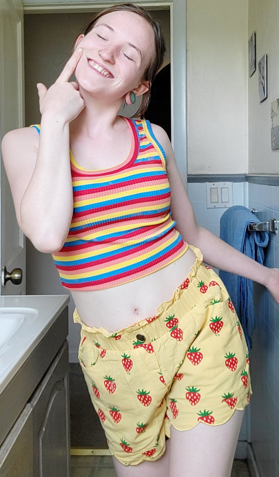 I've always wanted baggy short shorts 🍓 : 🌞👁️👽🔮👽👁️🌞