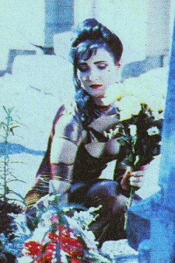 XXX wildbillpaxton:Siouxsie Sioux on a cemetery, photo