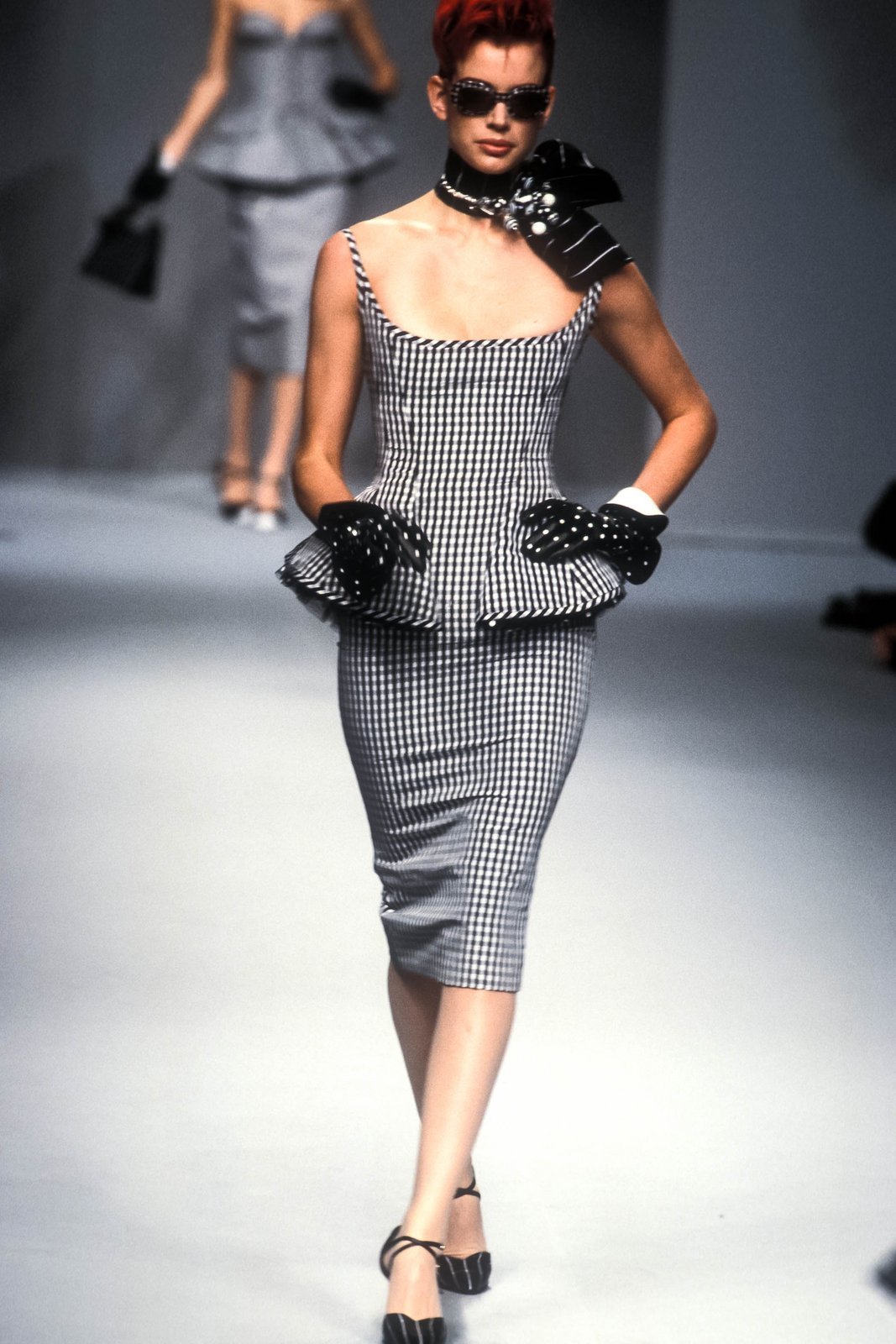 Jean-Louis Scherrer - Spring 1996 Couture [1067 x 1600] : r/fashionporn