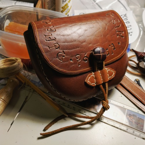 Finished the last major piece of Ordon Link’s costume today! His little belt bag and the belt it att