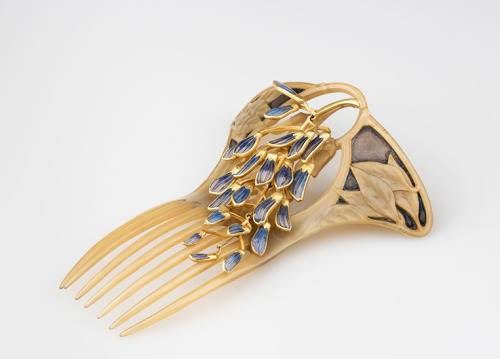 René Lalique, décorative comb, 1900. France. Via MAK