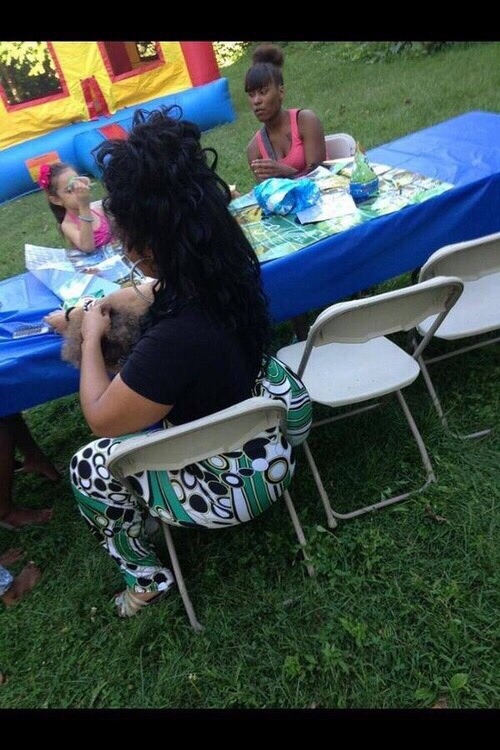 smutsmoke:  same chick just destroying chairs worldwide 