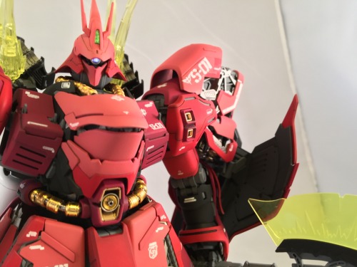 hadokn:1/100 Sazabi Ver. Ka This kit took me six months to build. I painted with Mr Color paints and