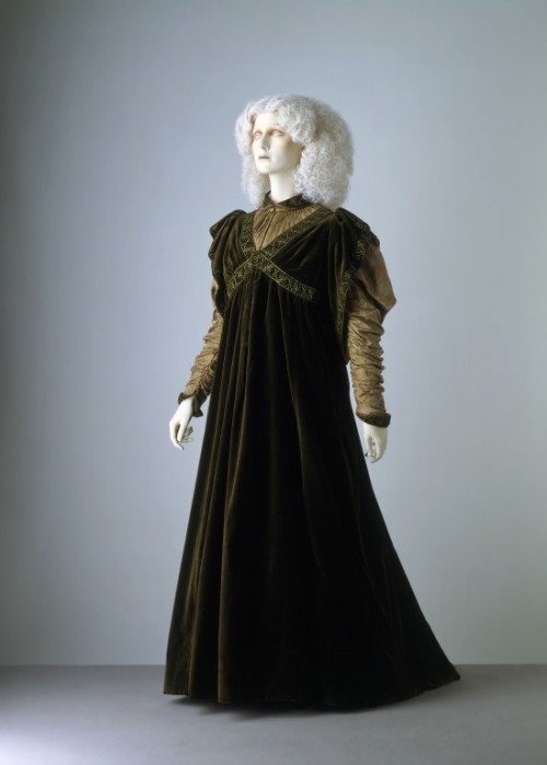 lookingbackatfashionhistory:• Dress.Place of origin: LondonDate: ca. 1894Artist/Maker: Liberty &