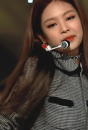 taendelion:  tell me a female idol + era and i’ll make a gifset: ↳  jennie + playing with