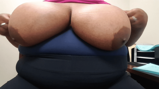 bbwlatina-love:  A little fun at work for lunch 💋💋
