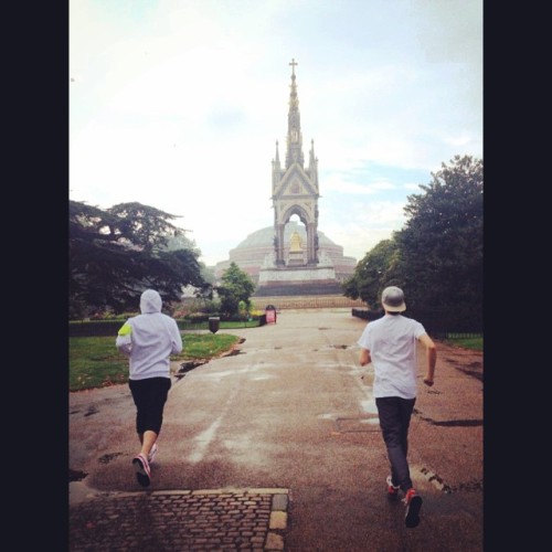 royalkiss9:Good morning!!! Went out for a jog @ #hydepark w/ @elikim91 Great weather + stunning scen