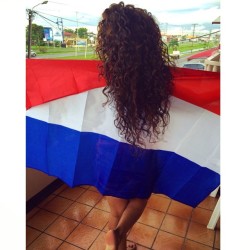 robinroxette:  Reppin my country the netherlands all the way outta south america!!🌴 #huporanje #worldcupbrasil ⚽️⚽️⚽️ #dutchteam