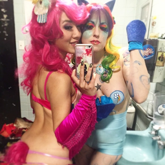 stellachuuuuu:  PONIES!!!!! #MLP #burlesque #pinkiepie #rainbowdash 