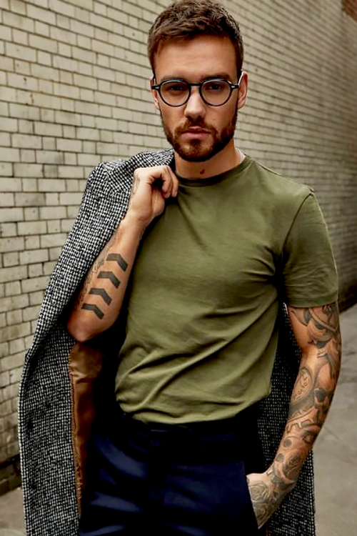 justapayneaway: Professional photos of Liam wearing glasses will always be perfect 