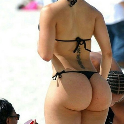 beautiful-sweet-butts:  Join now and find more beautiful girls 