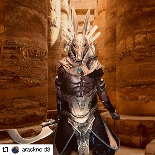 Day 18 of #28DaysOfBlackCosplay2021 featuring @aracknoid3&rsquo;s amazing Anubis armor build! Ab