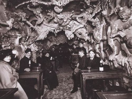 houseofthevoid:  hideback: L’enfer Cabaret, Boulevard de Clichy, Montmartre, Paris Built circa 1890; demolished circa 1952. Entertainment inside the “inferno of hell” included musicians dressed as devils and interior volcanos that spewed scented