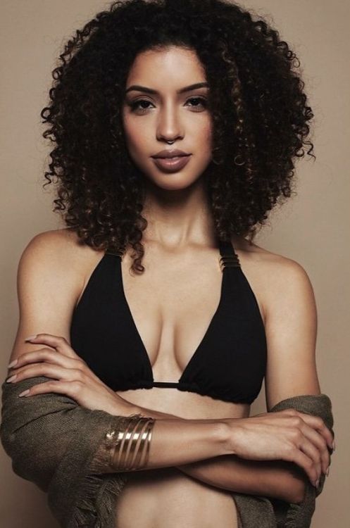 hu-y-co:  Christina Santini