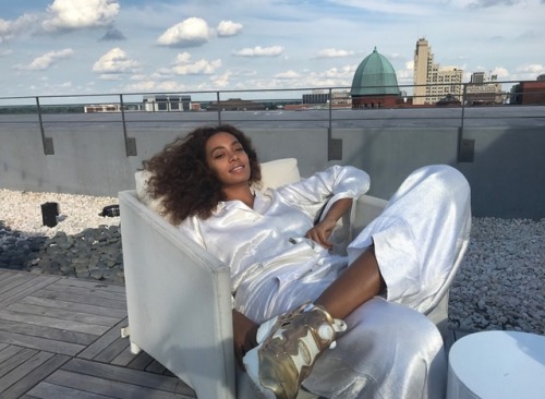 akuicnhialic:solange is really it™ adult photos