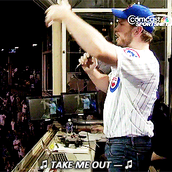 doona-baes:  Chris Pratt at Chicago Cubs
