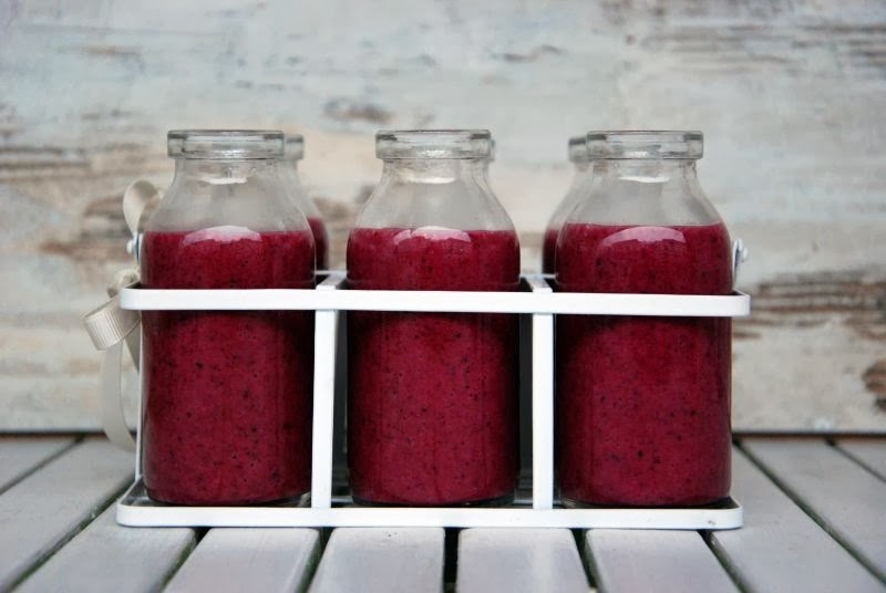 happyvibes-healthylives:   Spinach &amp; Orange Smoothie Blueberry Banana Smoothie