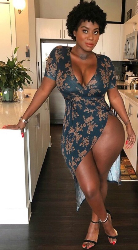 9andmore4you:  kingjazziedad:  DeliciouslySexy. CurvyLicious. BootiDelicious Mami. Ms BeckyStallion 💙❤️💜  Yes