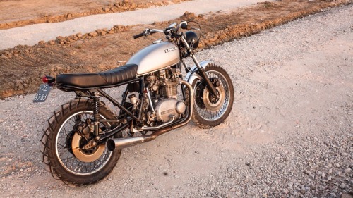 caferacerdesign: Cafe Racer Design SourceKawasaki Z750 @caferacerdesign