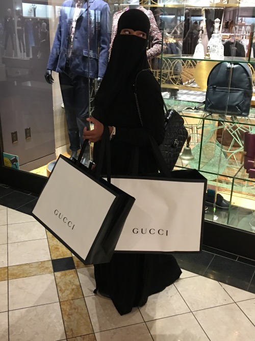 outfit-awards:www.instagram.com/outfit_awards/