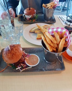 Thanks @wyndhamcache cafe for this awesome lunch the other day on our egg run.  #food #foodie #foodporn #foodieporn #foodgram #foodofig #foodofinsta #foodofinstagram #instafood #instafoodie #melbournefoodies #wyndhamcache #lunch #burgers