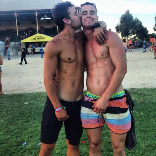 hotwebdudes:  http://hotwebdudes.tumblr.com/