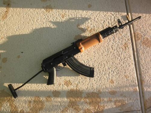 gunrunnerhell:  Hungarian-Israeli-British AK A Hungarian AMD-65 with a couple of interesting modifications. An Israeli heavy barrel FAL handguard was retrofitted onto the AMD, along with an L1A1 flash hider welded over the sleeved barrel. If you want