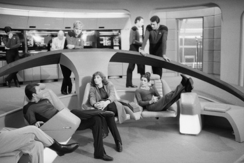 trekcore:Behind the scenes of TNG season 1.