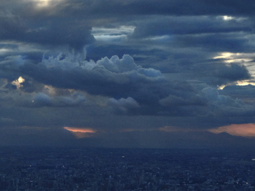 cloudair:Tokyo BlueBlue but gray sky
