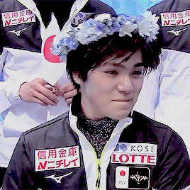 shomasuno:flower crown shoma in the kiss & cry after his short program
