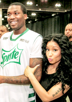 nickiminajweb: Nicki Minaj and Meek Mill at Bet Sprite Celebrity basketball game