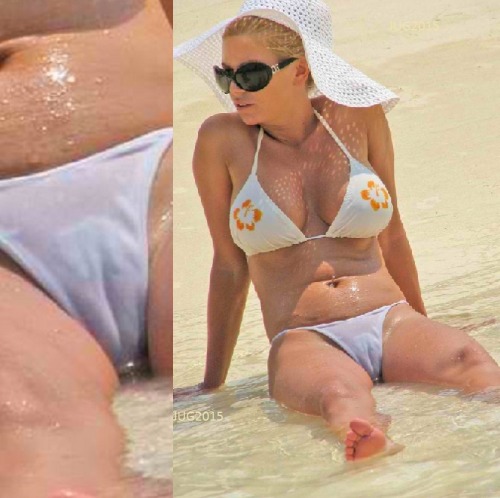 bigtitsandhotchicks:  susie-l-ocean:  cruzingratiot:  Jessica Simpson vintage camel toe   Camel toe 😫 or not… 💋💋💋💦  Jessie…….!