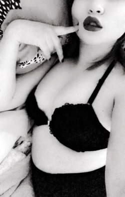 hollowheartedme:  depressed but undressed 🥀⚰️💋hi hi! i’m the newest babe on the block. my name isn’t important but you can call me whatever you’d like! i can be your baby, your honey, your cutie, your slut, or just yours! 😘💋