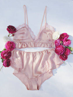 lovinghandmadelingerie:  Garden of Delight