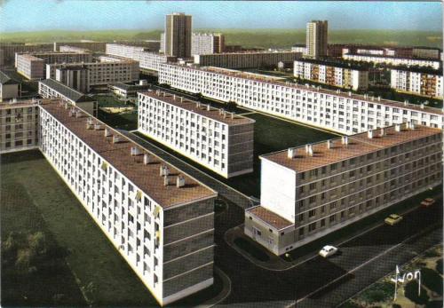 furtho: Postcard of apartment blocks at Creil, Paris (via renaud_epstein)