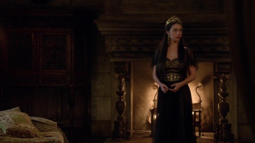 REIGN 2x03: ADELAIDE KANE wearing NOTTE by MARCHESA (http://fashion-of-reign.tumblr.com/post/1003316
