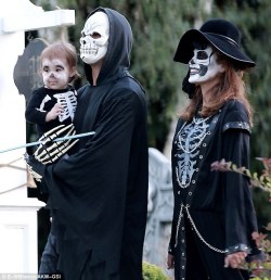 angelistic11:  Ryan Gosling &amp; Eva Mendes and their lovely daughter. (honestly idk how the press recognized them)